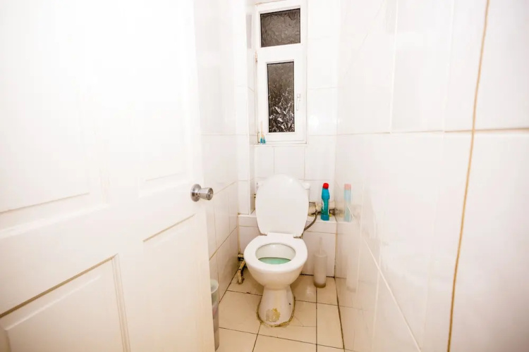Colebert Avenue Apartment
