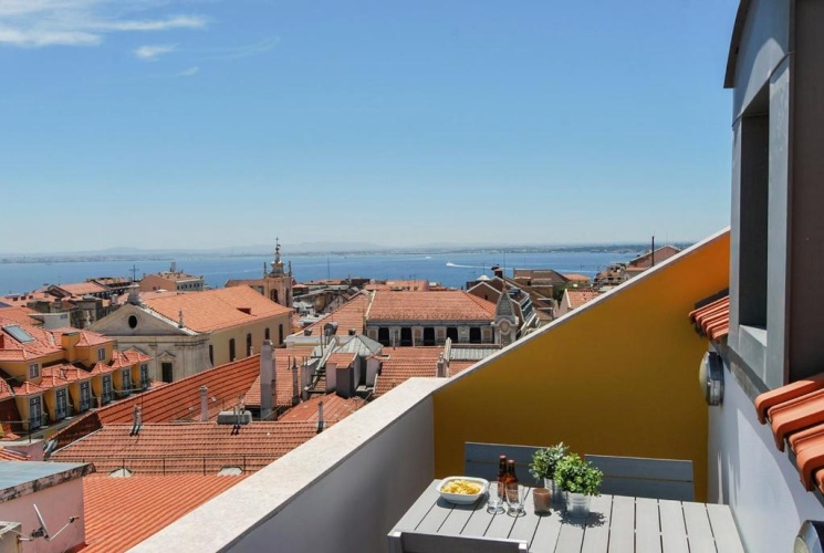 2 Bedrooms Triple Apartment