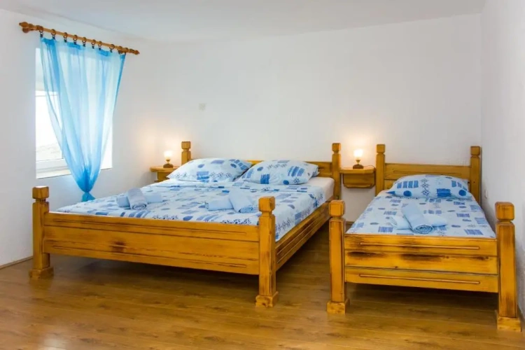2 Bedrooms Cottage