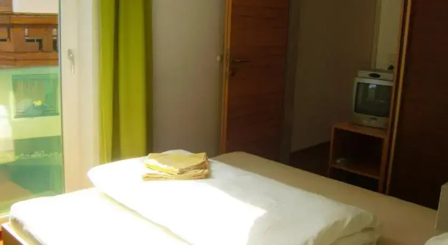 Almandin Apartments