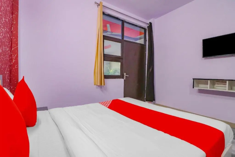 OYO 75632 Primrose Hotel's