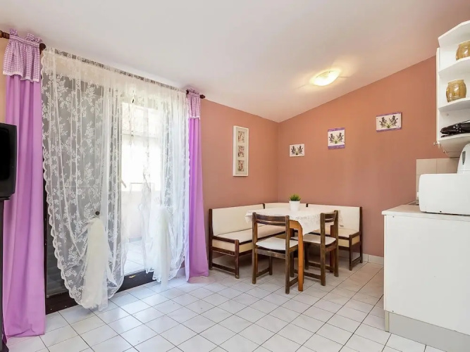 Apartment in Liznjan With Pool Terrace