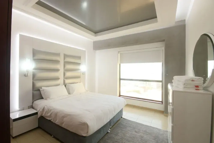 5 Bedrooms Grand Apartment beachfront