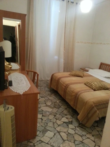 1 Bedroom Economy Quadruple room