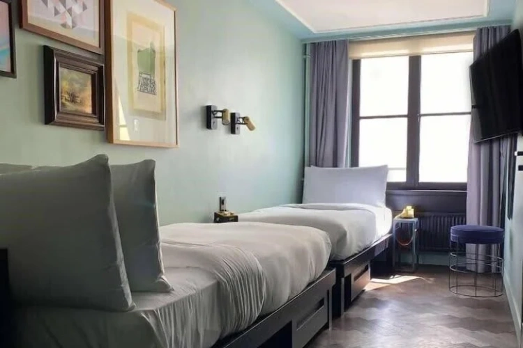 Shoebox Twin room