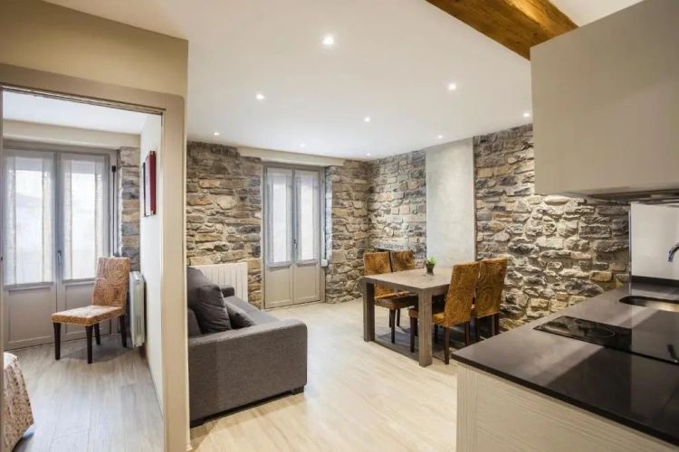 2 Bedrooms Apartment
