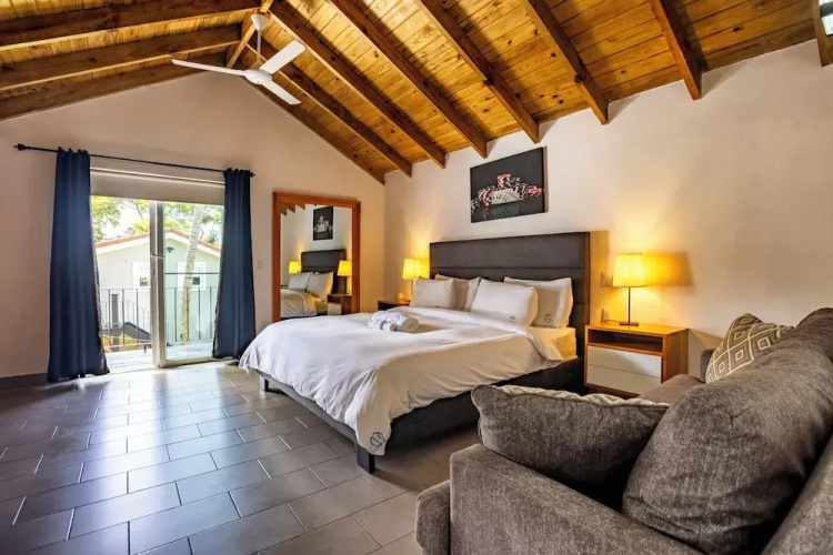 Villa Twelve27