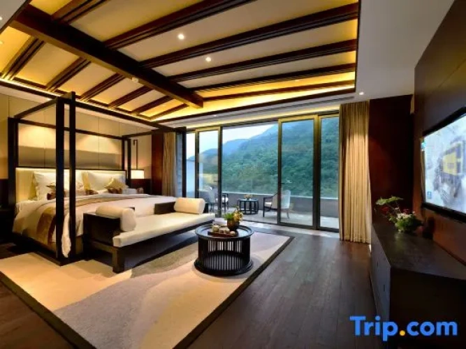 Hot Spring Forest Suite