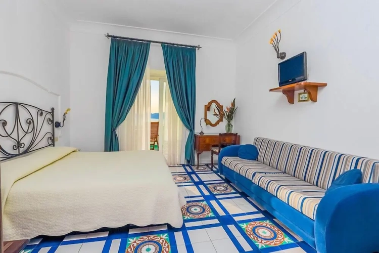 Superior Double room with balcony and with sea view