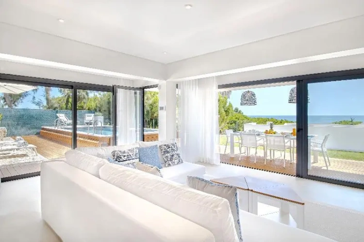 2 Bedrooms Villa