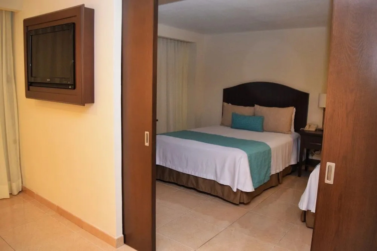 Astur Hotel y Suites
