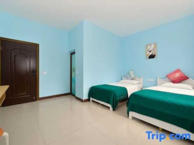 Standard Twin room with courtyard view