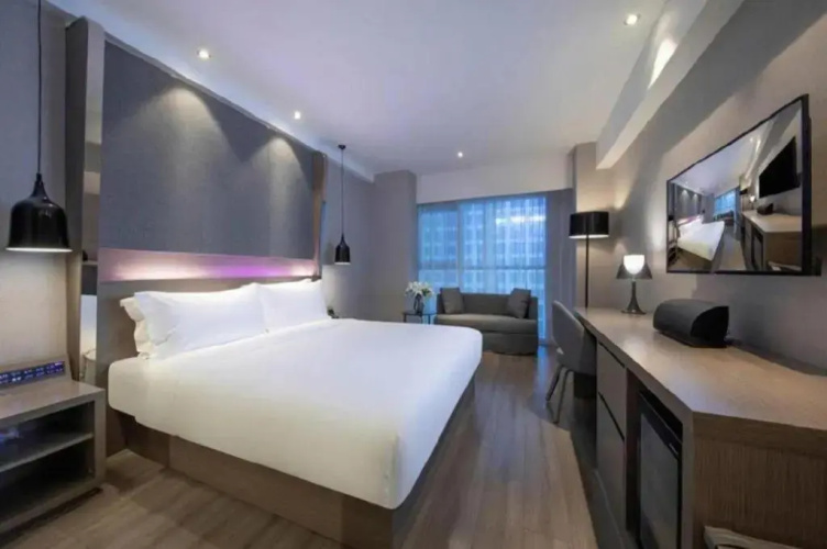 Orange Hotel Select