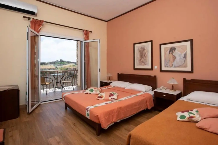 Standard Triple room