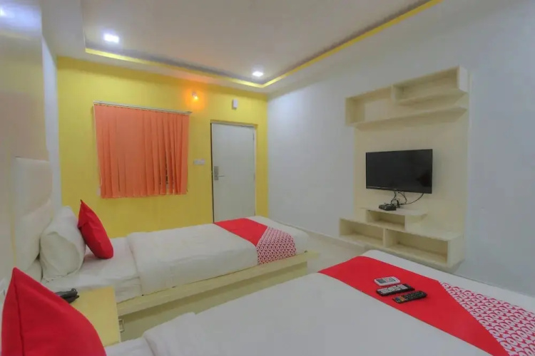 OYO 15965 Hotel Nandi Gateway