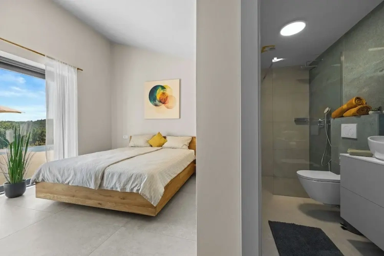 4 Bedrooms Villa