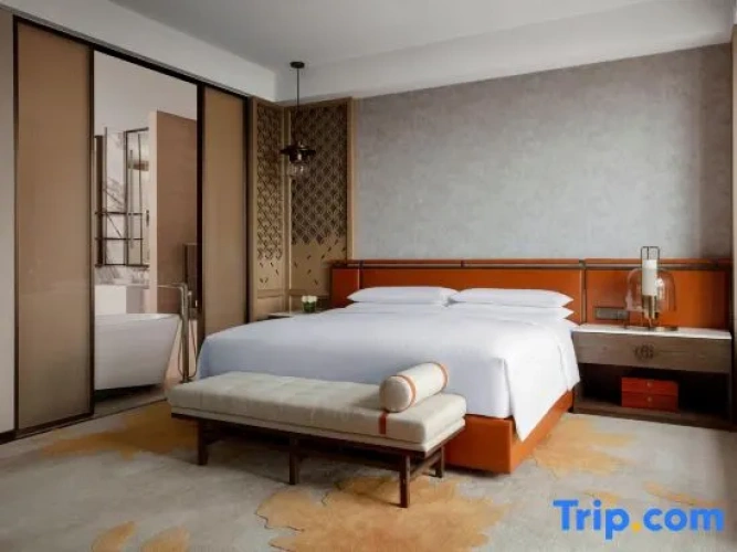 1 Bedroom Double Club Suite