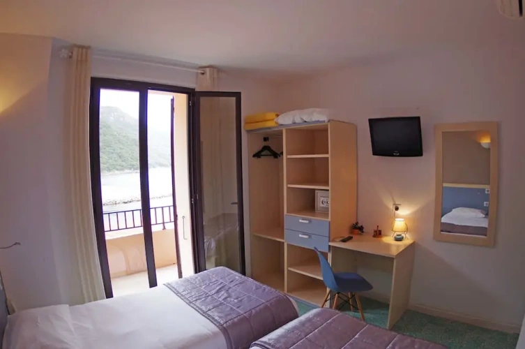 Standard Twin room with balcony
