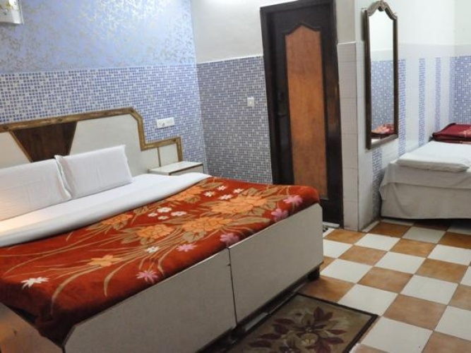 Standard Triple room