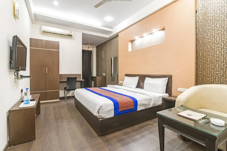 Royal Residence Huda City Centre
