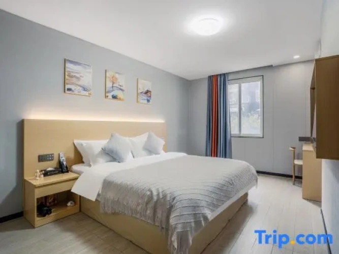 Deluxe Double room with city view