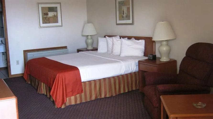 Fort Hays Inn