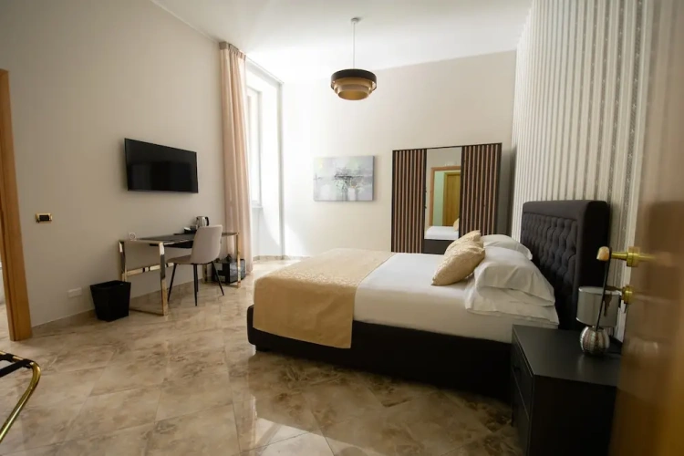 Deluxe Double room with courtyard view
