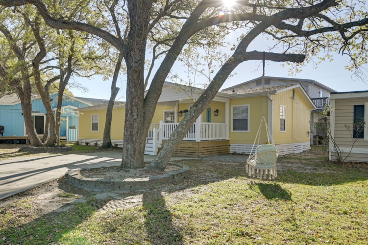 Walk to Ocean: Surfside Beach Home w/ Pool Access
