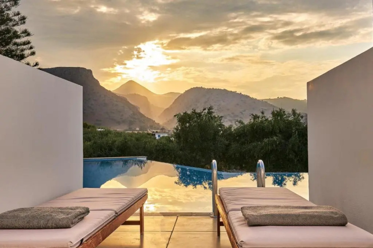 Amounda Bay Hotel
