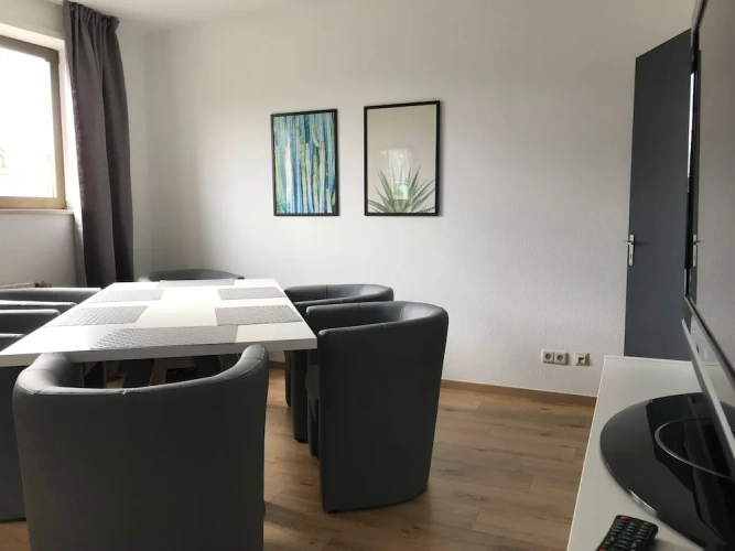 4 Bedrooms Apartment