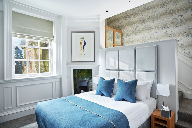 Barnett Hill - Luxury Hotel