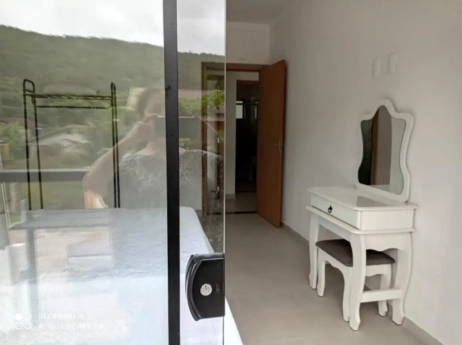 Casa com dois pavimentos nova, em Mariscal