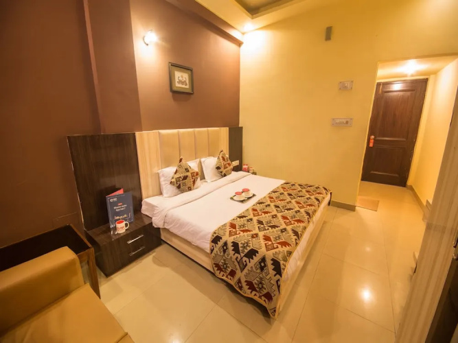 OYO 2046 President Hotel