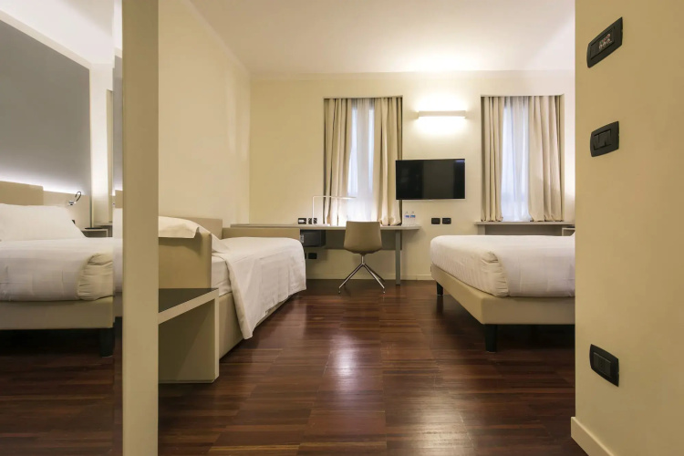 43 Station Hotel