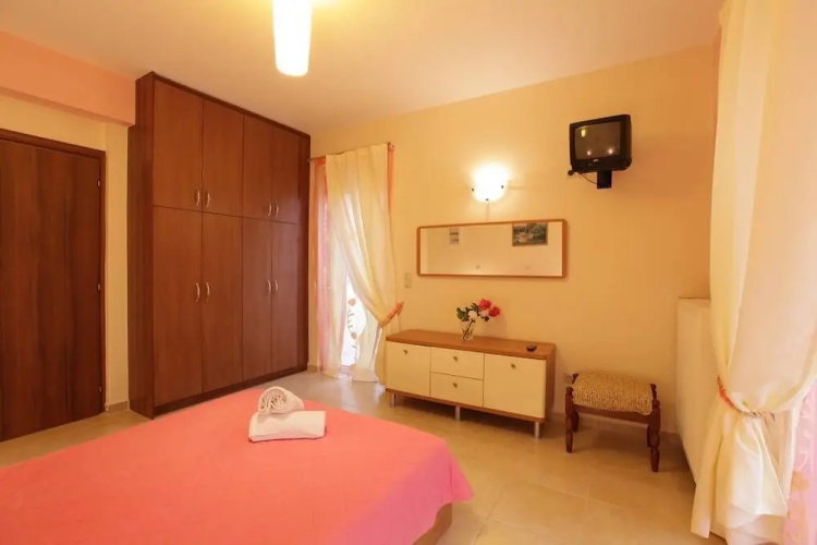 Bussiness Maisonette Getaway 5 min From the Beach