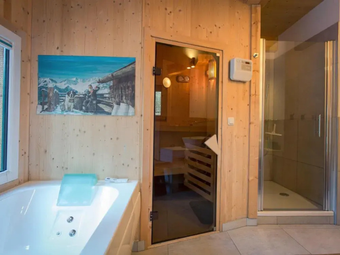 Modern Cottage With Whirlpool