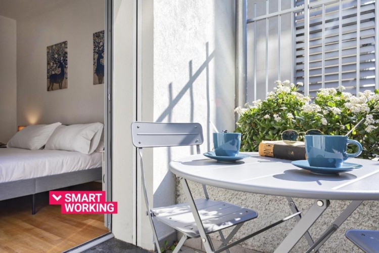 Apartment with garden view
