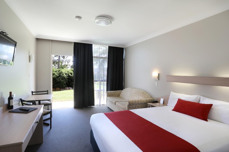 Standard Double room with pool view