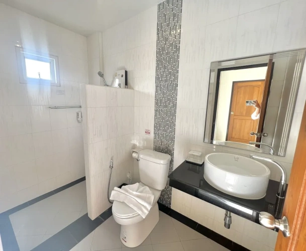 2 Bedrooms Suite with balcony and with view