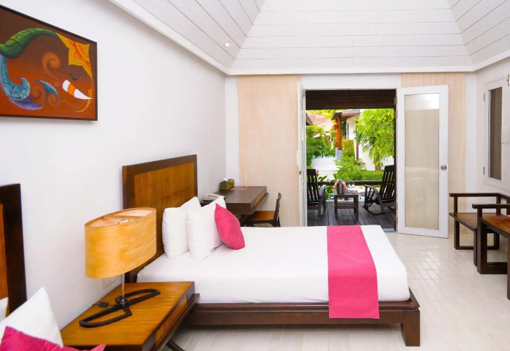 Iyara Beach Hotel & Plaza