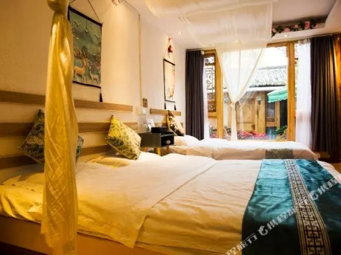 Triple Suite with courtyard view