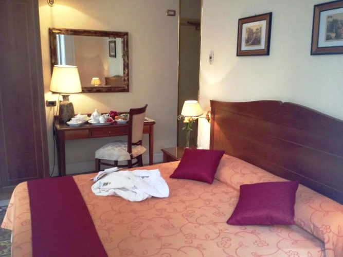 Akropolis Hotel