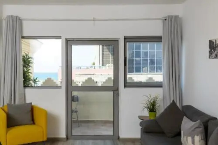 Beachfront 52 by Tlv 2 Rent