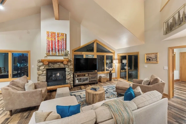 4 Bedrooms Cottage