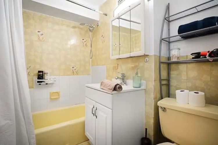 Charming Quiet Studio Right Off Central Park West