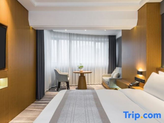 Deluxe Double room with city view
