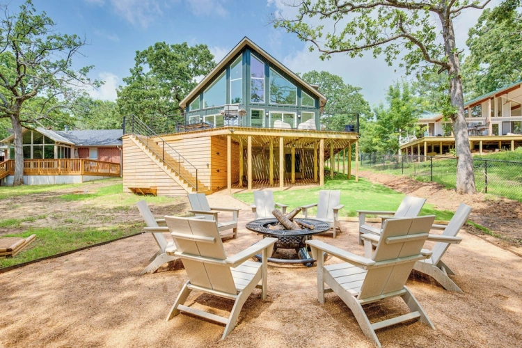 4 Bedrooms Cottage