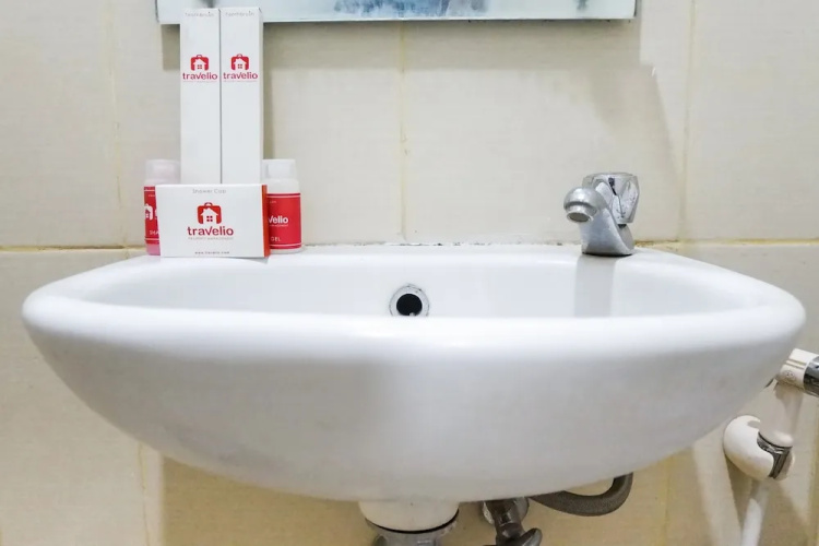 Homey Studio Apartment at Pavilion Permata