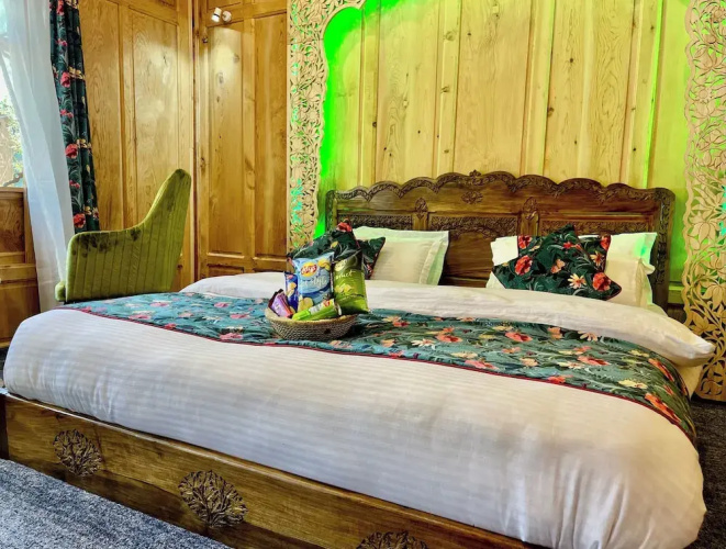The Apollo 11 Heritage Luxury Houseboat