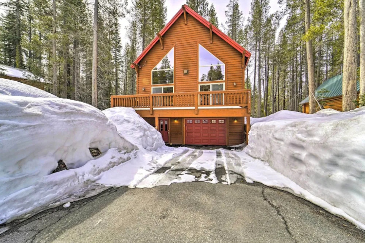 Great for Groups: Soda Springs Cabin w/ Deck!